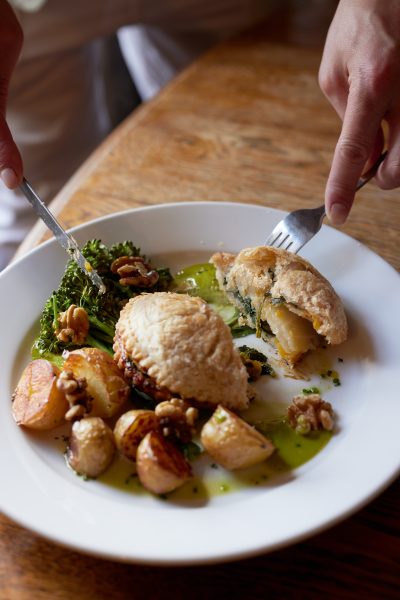 hearty pub meals dog and gun netheravon