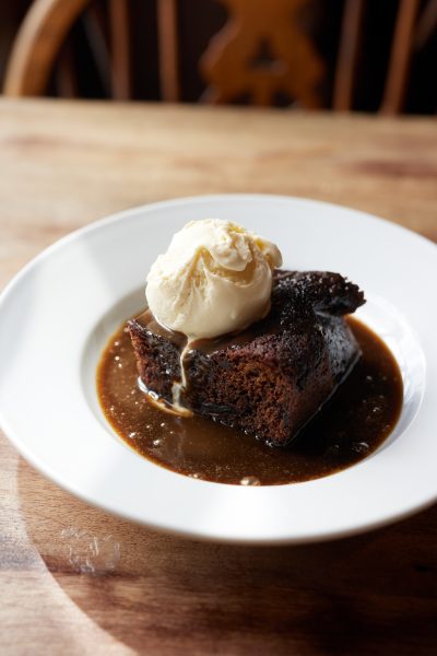 roast dinner wiltshire pub setting